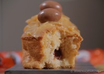 Muffin pomme, poire, cœur Schoko-Bons® et topping au caramel vanillé