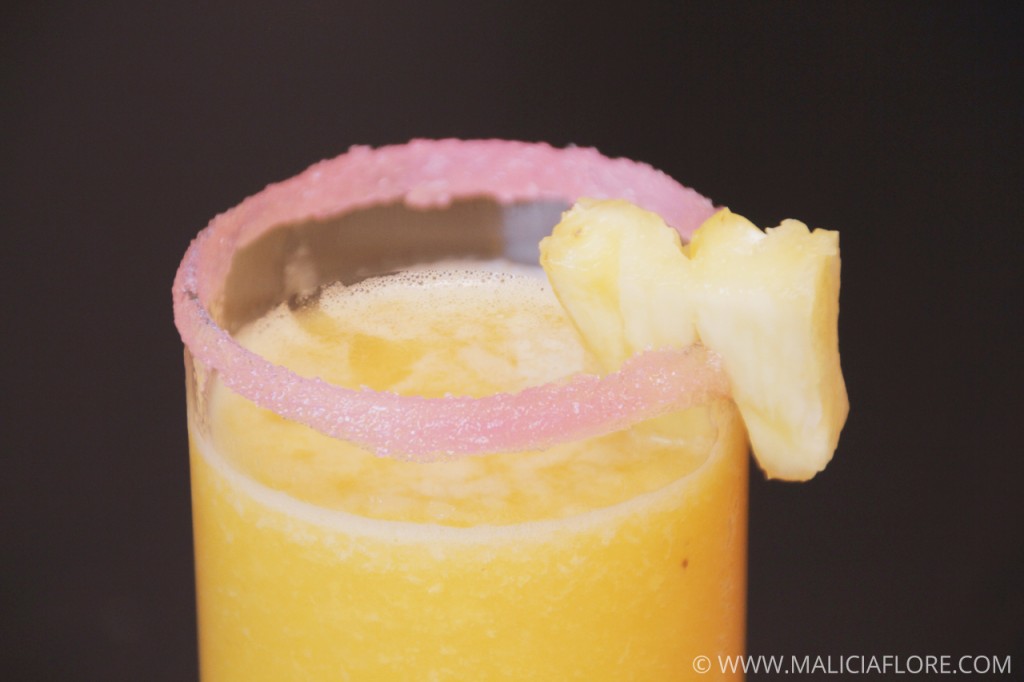 Cocktail tropical ananas - banane - orange - pomme